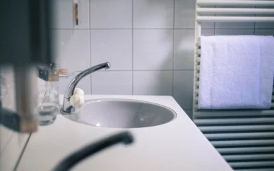 Shop Towels Smell Like Grease After Washing? 5 Fixes Before You Toss Them